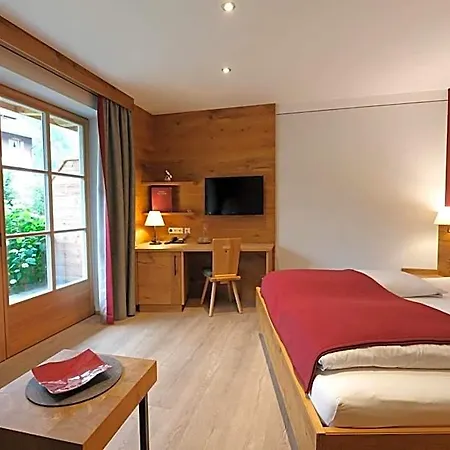 Postgasthof, Rote-wand Szálloda *